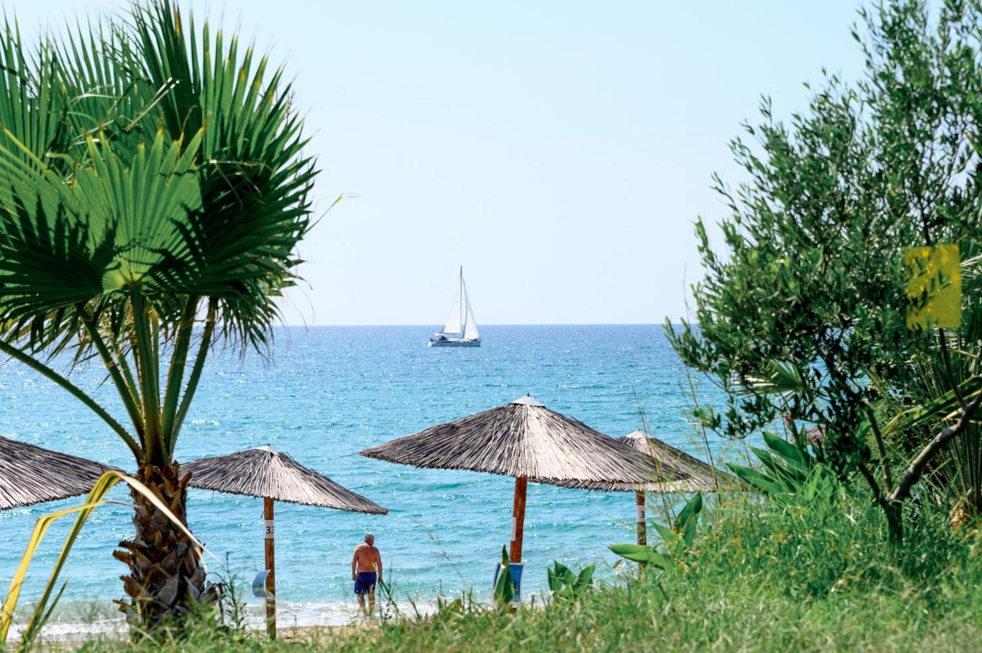 Poseidon Beach Hotel Кастросикия Экстерьер фото