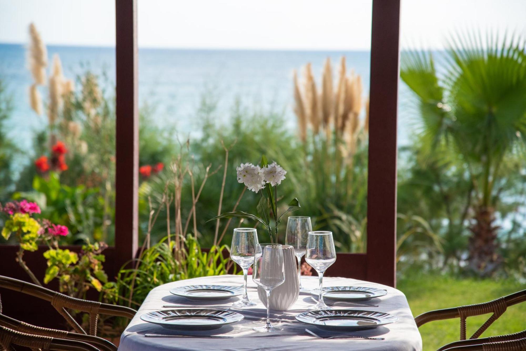 Poseidon Beach Hotel Кастросикия Экстерьер фото